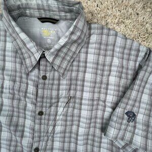 Mountain Hardware Short Sleeve Button Up Shirt Pockets Mens Large L Gray Plaid